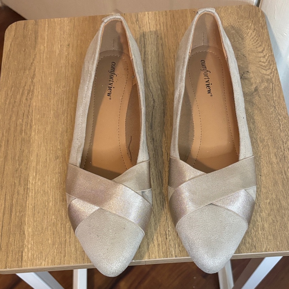 Comfortview Women's Beige Flats